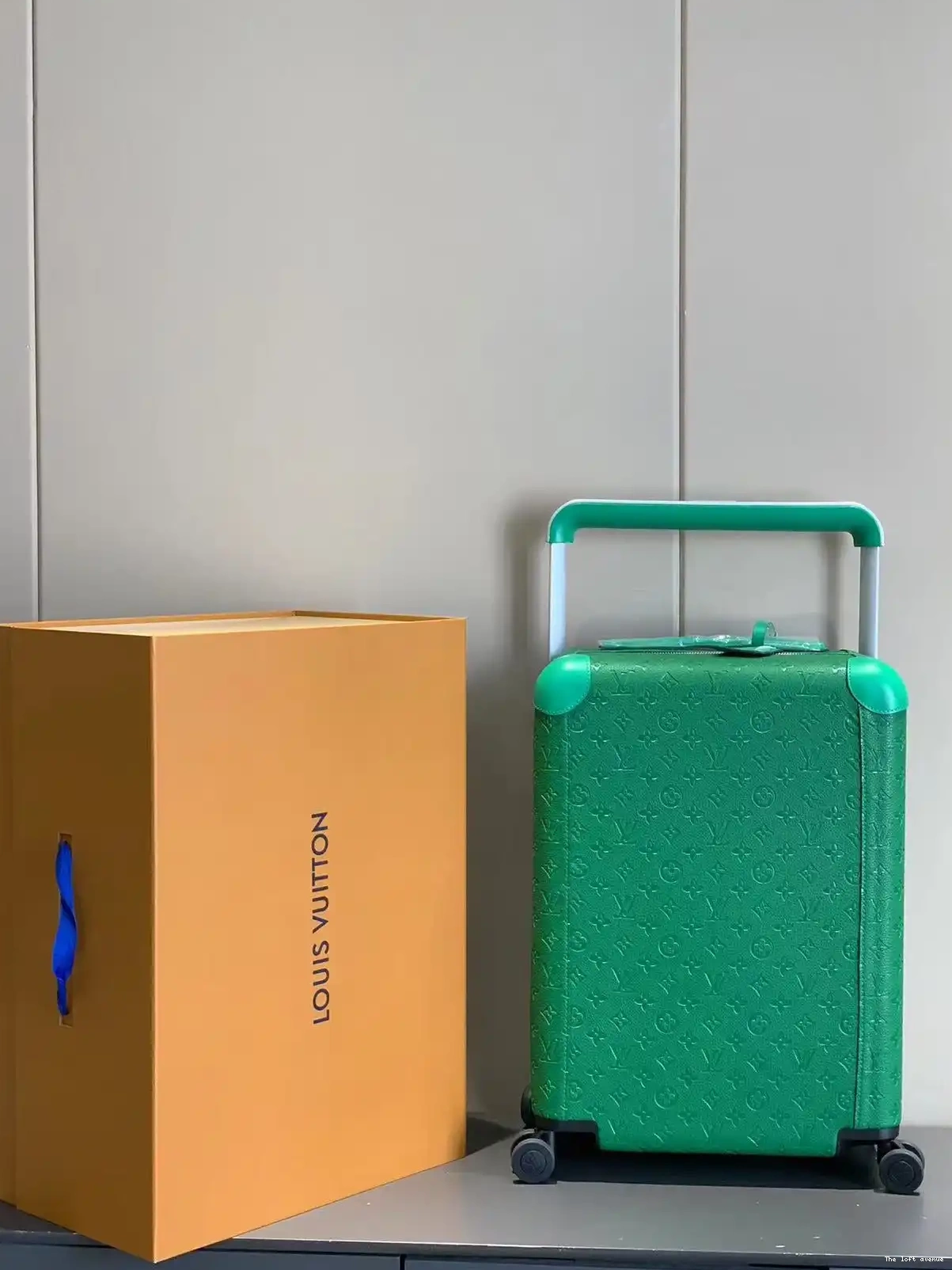 55 SUITCASE CUSTOM HORIZON GREEN 37L TAURILLON 0519